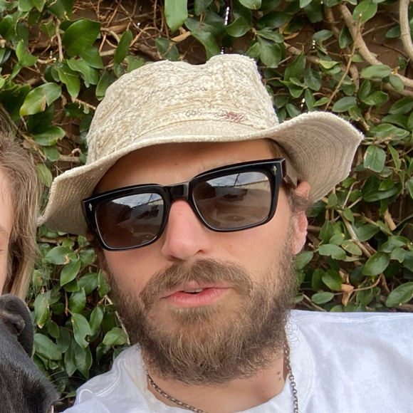 Meet your Posher, Jeffrey - Picture 1 of 1